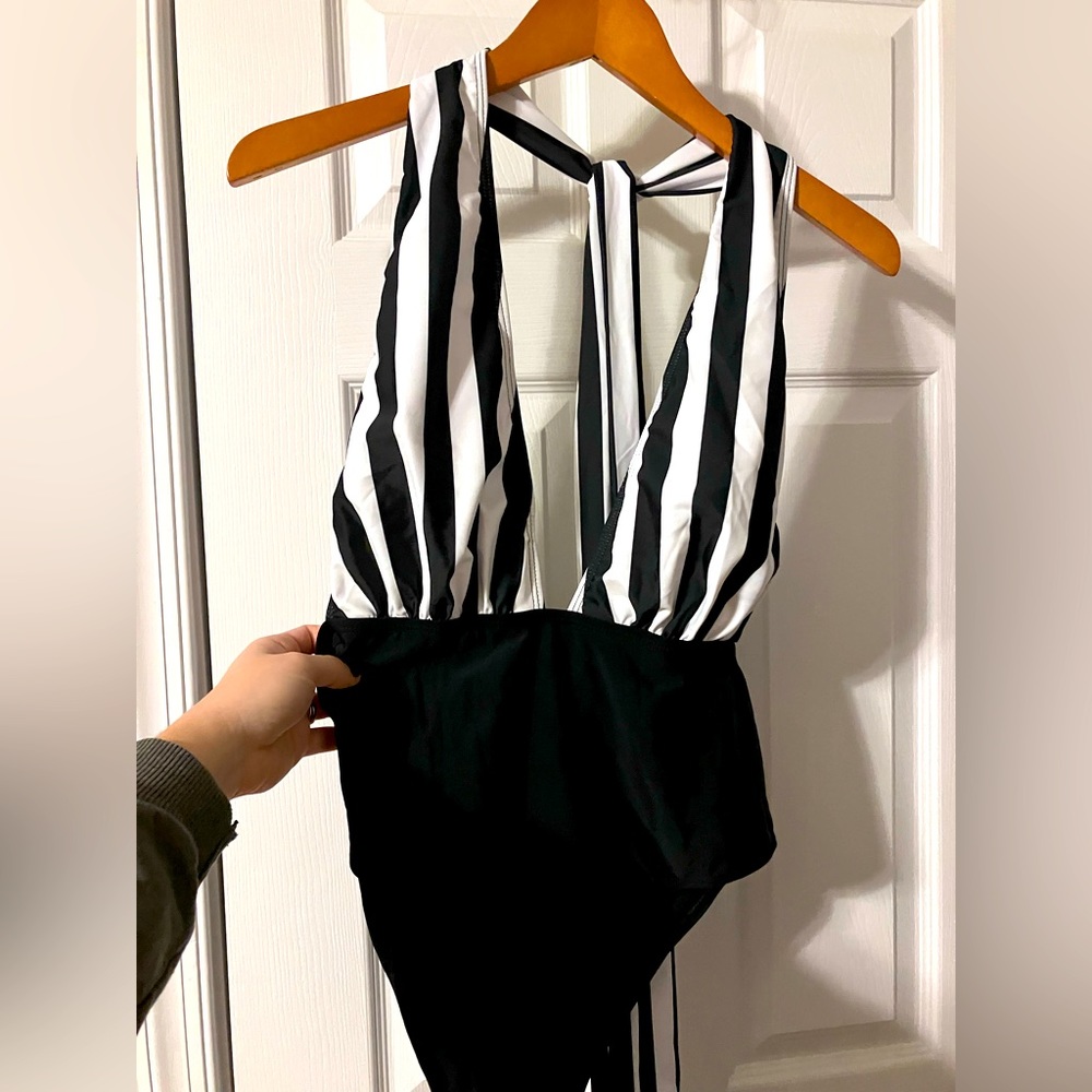 NWT Edel Qual Black and White Stripe Deep Plunge Multi-way Bathing Suit Size L